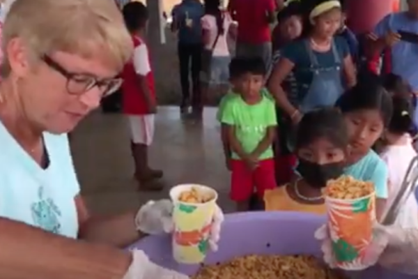 Feeding children in Panama