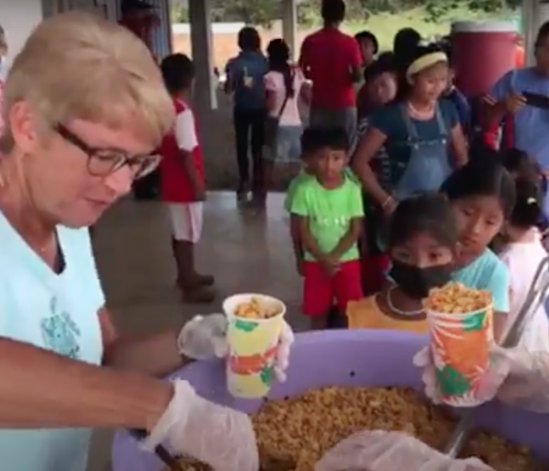 Feeding children in Panama